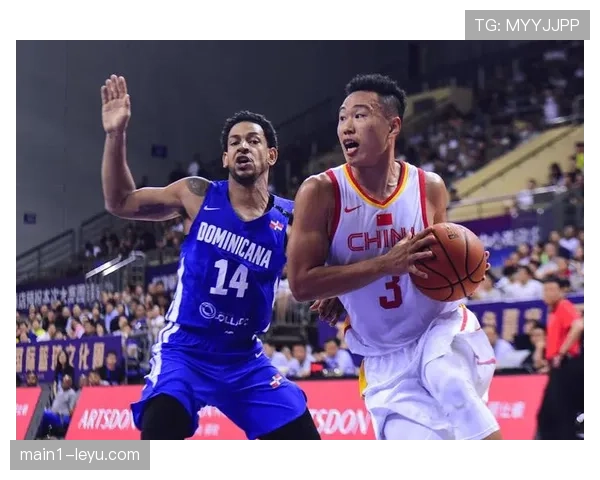 深圳贺希宁组织串联出色，半场8助攻盘活全队进攻